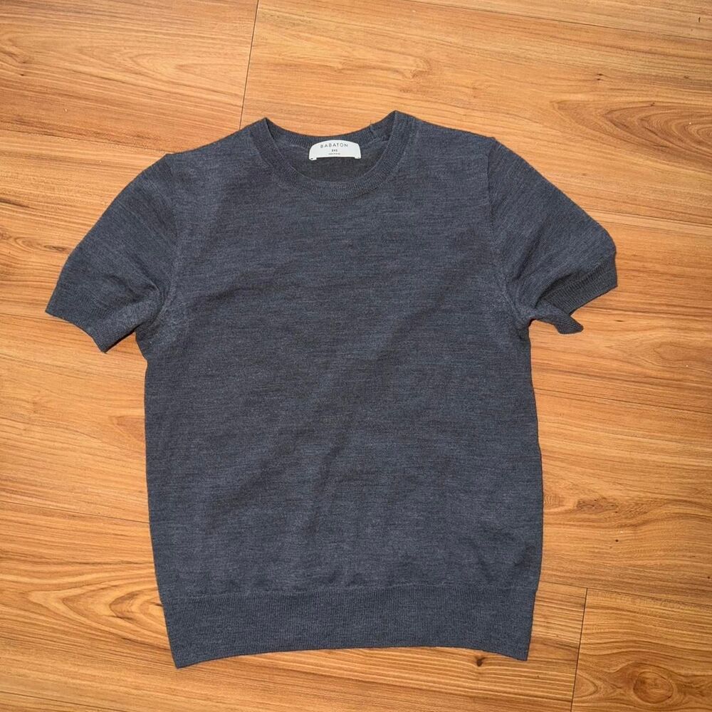 Aritzia Women's Navy and Blue Shirt